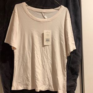 NEW -- Fabletics Tinsley Tee Cream -- Size 1X